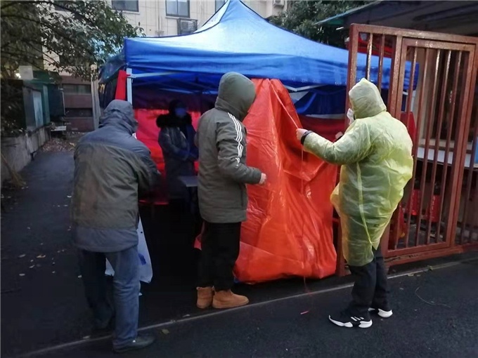向社区捐赠物资.jpg